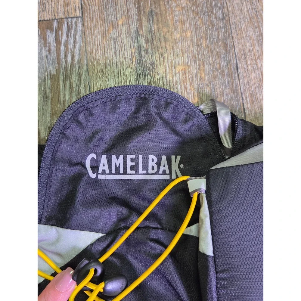 CamelBak Hydration Waist Pack Black Yellow Running Hiking Fanny Pack Belt - Picture 3 of 6